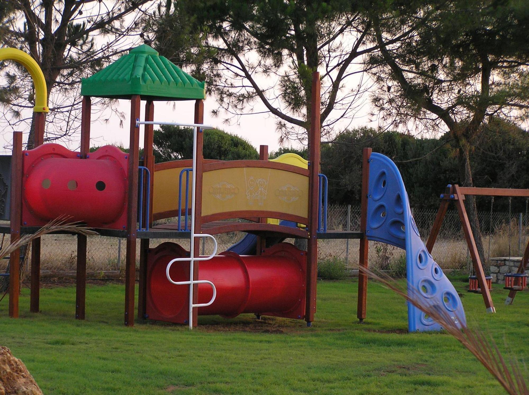 Irida Beach Resort Suites キパリシア エクステリア 写真