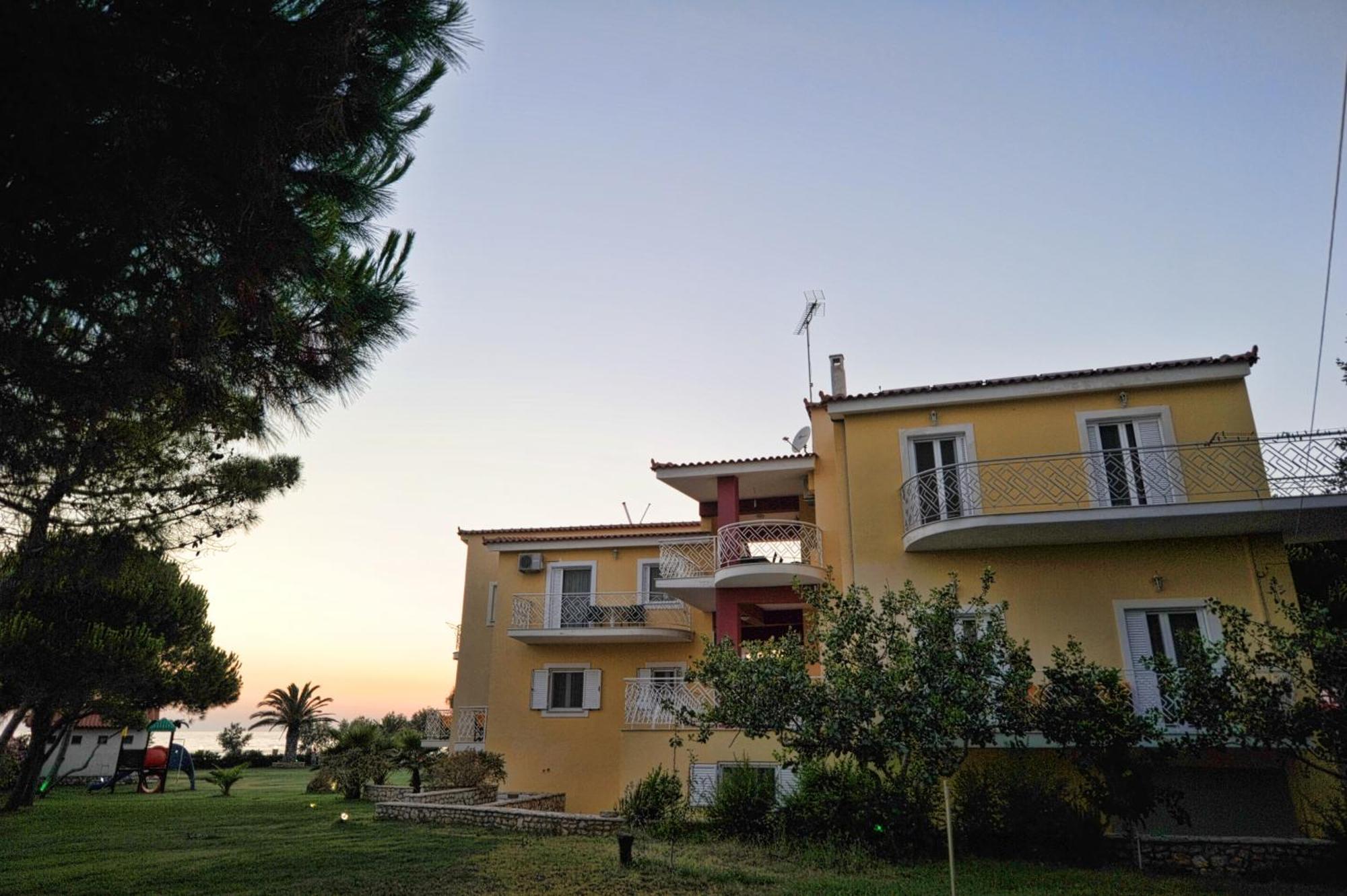 Irida Beach Resort Suites キパリシア エクステリア 写真