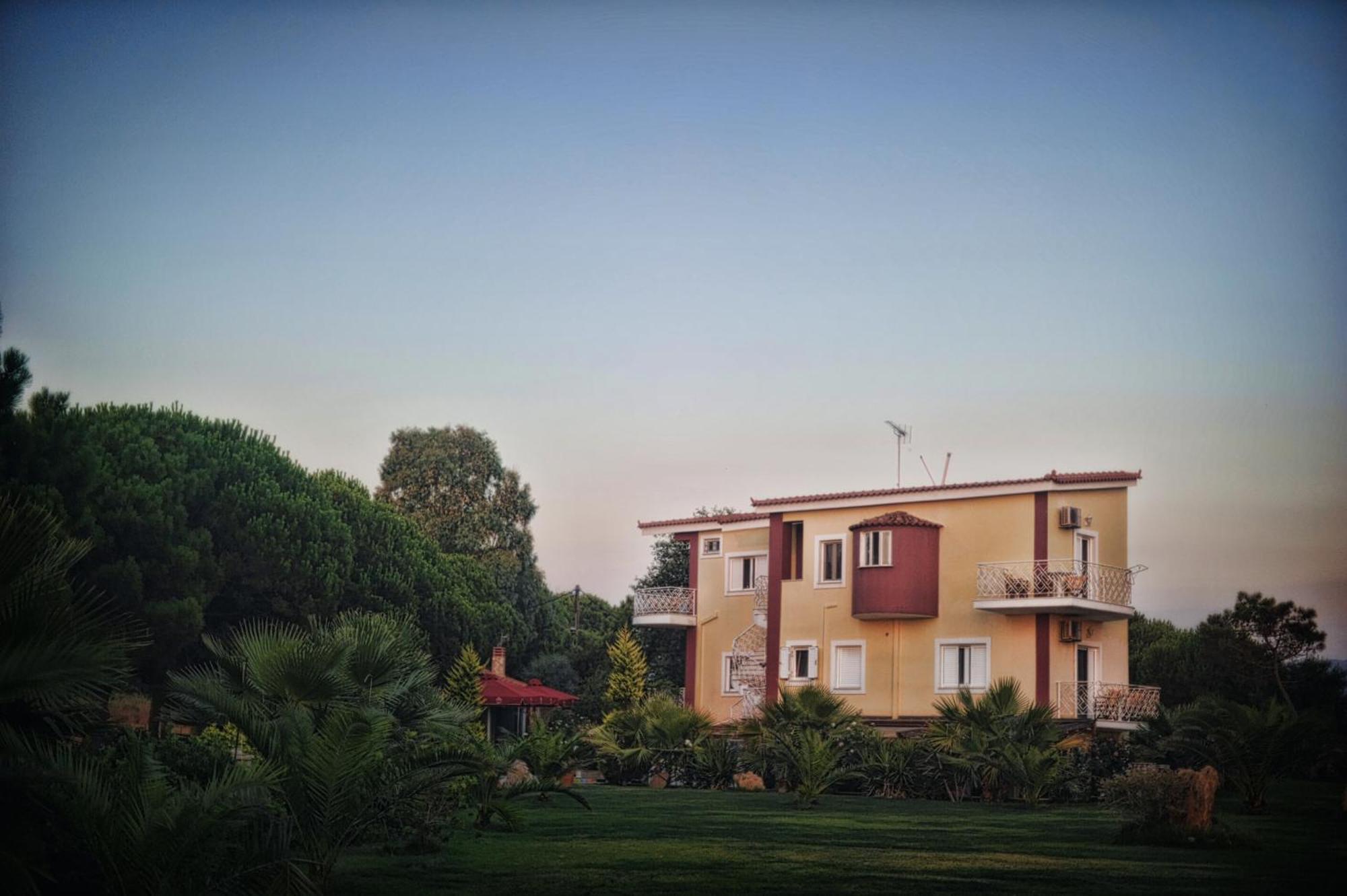 Irida Beach Resort Suites キパリシア エクステリア 写真