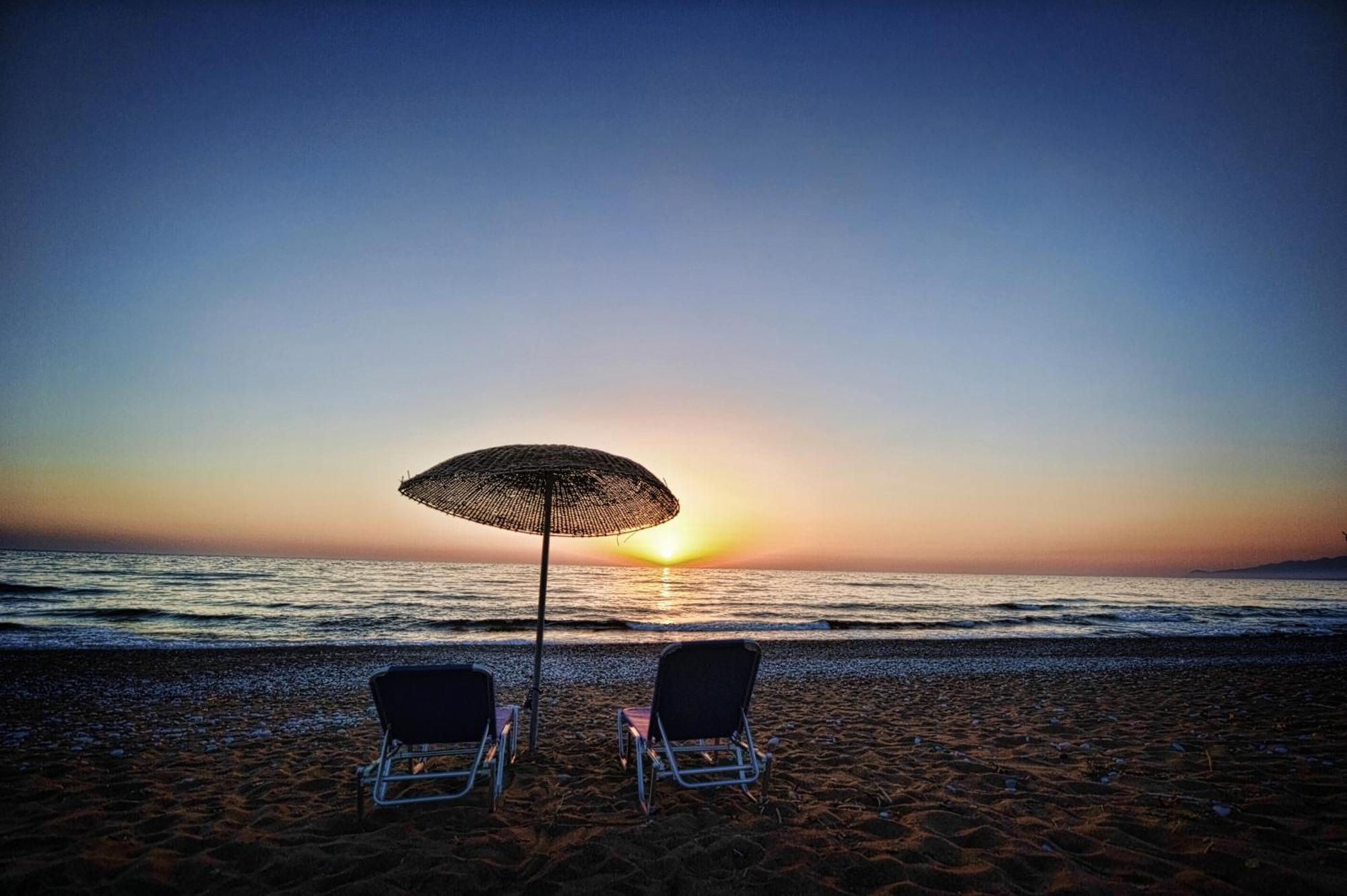 Irida Beach Resort Suites キパリシア エクステリア 写真